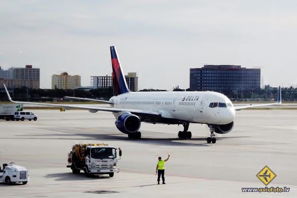 Boeing 757-232
